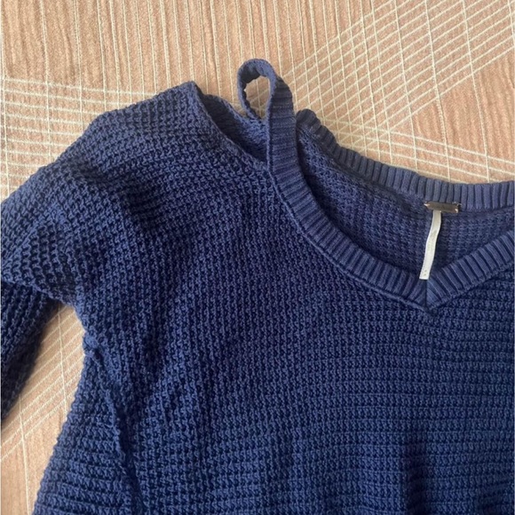 Free people cold shoulder sweater - Picture 6 of 6